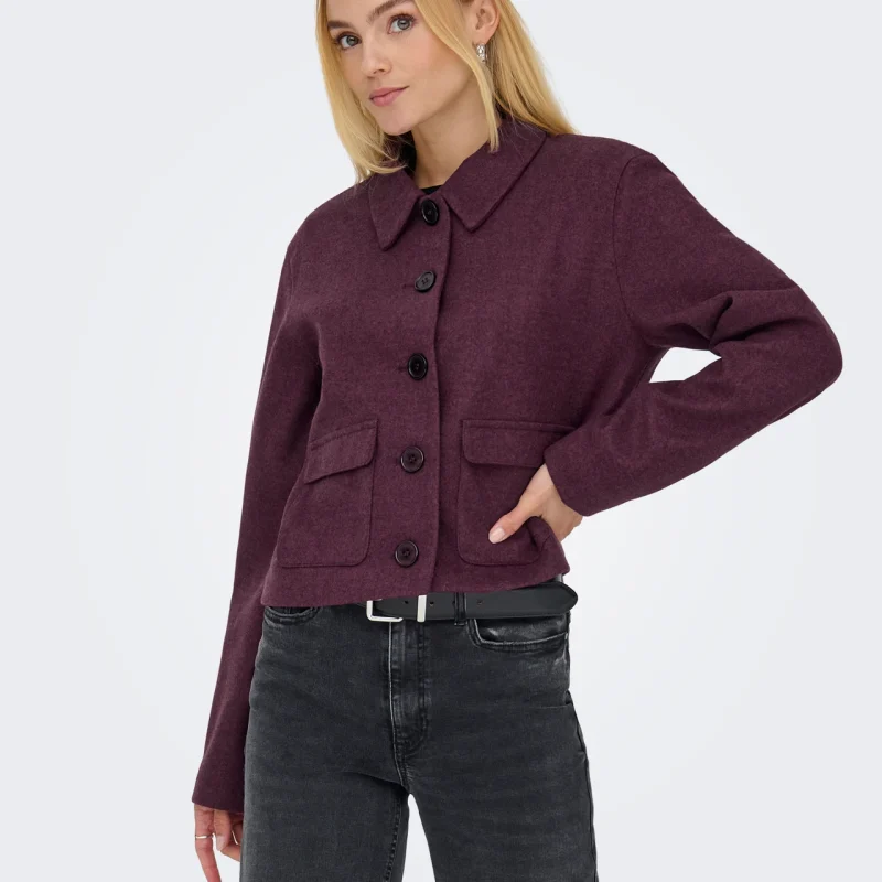 Chaqueta corta burdeos Only